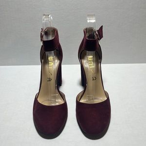 UNISA Heel Maroon size 6